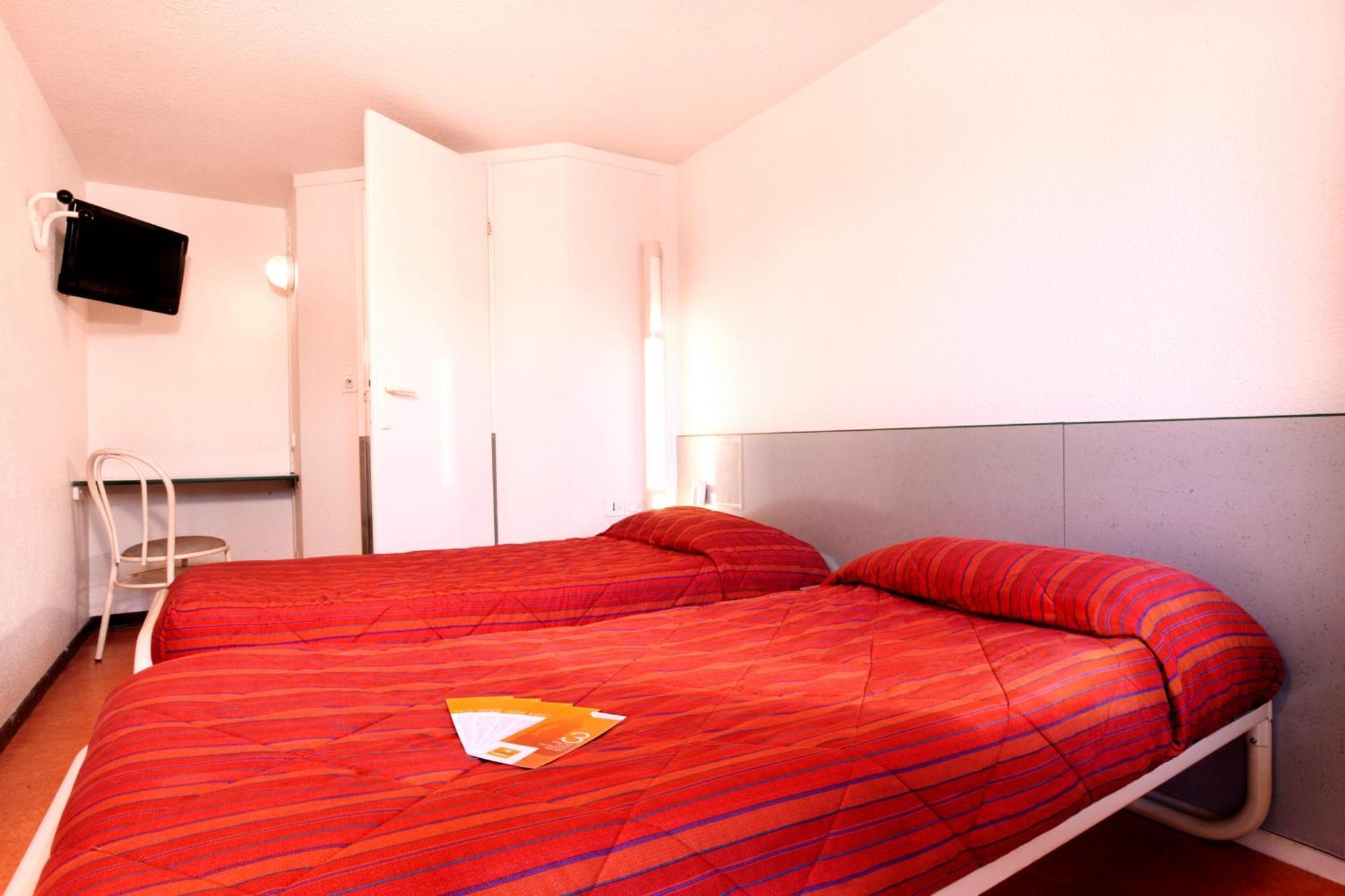 Premiere Classe Évreux Quarto foto A typical room at a Campanile hotel