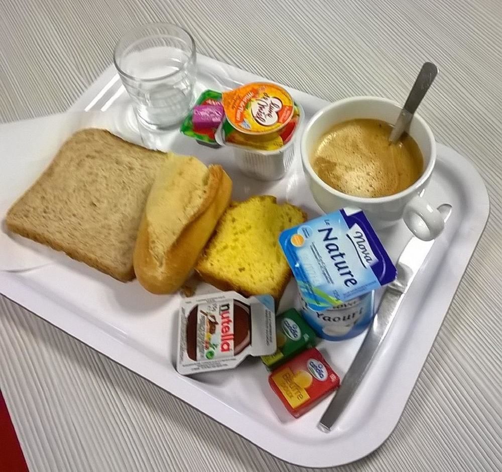 Premiere Classe Évreux Exterior foto A typical breakfast in France
