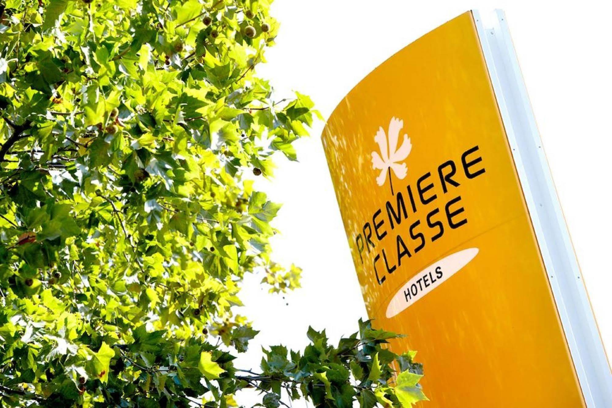 Premiere Classe Évreux Exterior foto Premiere Classe logo